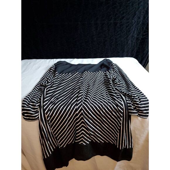 Chicos Size 2 Striped blouse NWOT - Picture 7 of 11